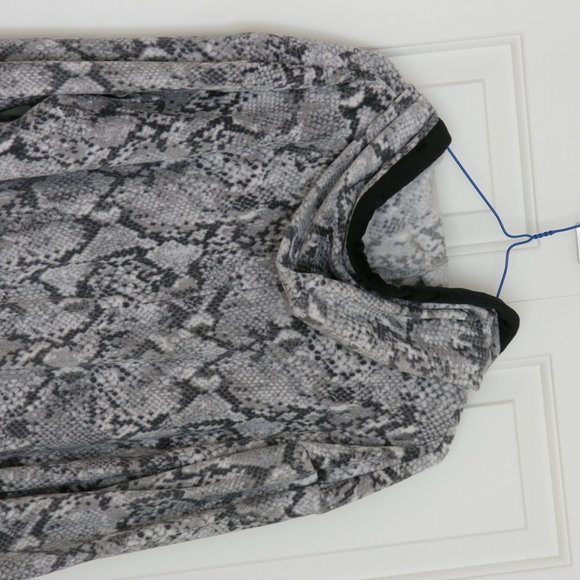 Nordstroms PJs Fleece XL Snake Print Onesie  Like New - Picture 3 of 11